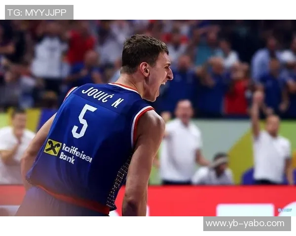 约维奇半场表现亮眼6投3中罚球全中贡献10分外加3篮板2助攻1盖帽